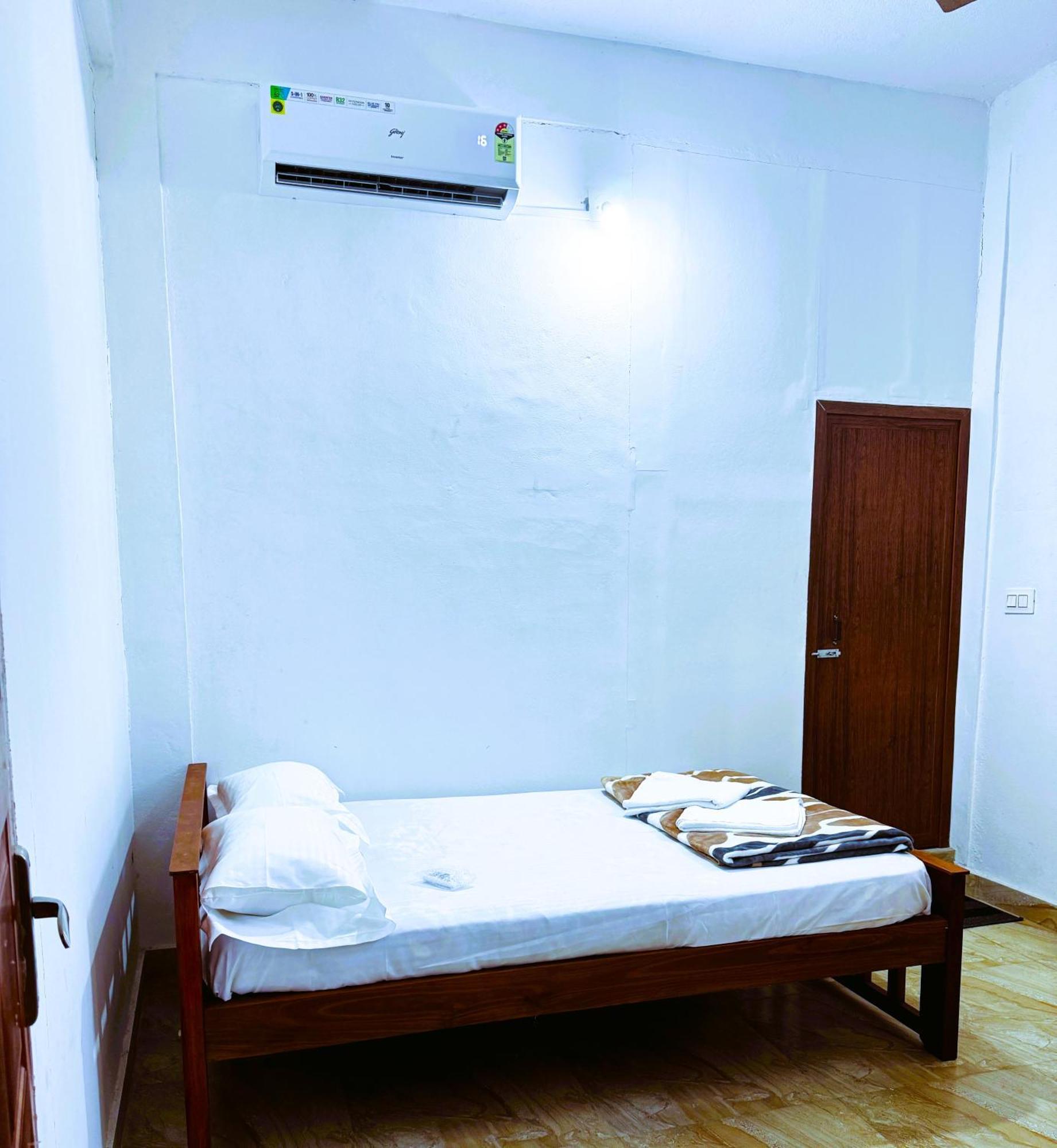 Vcs Apartments Parassinikadavu Parassinikkadavu Extérieur photo