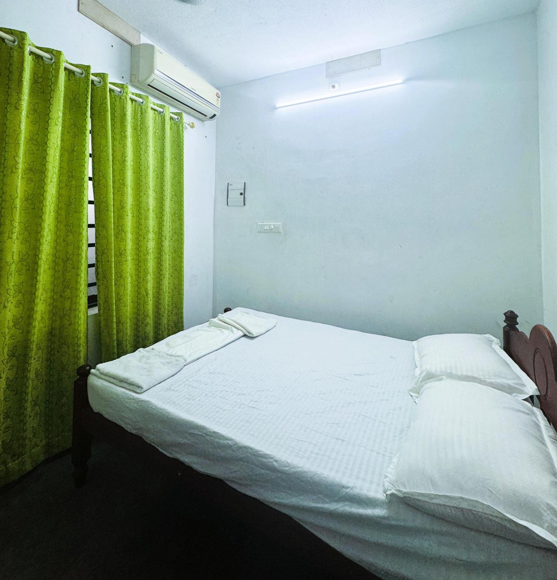 Vcs Apartments Parassinikadavu Parassinikkadavu Chambre photo