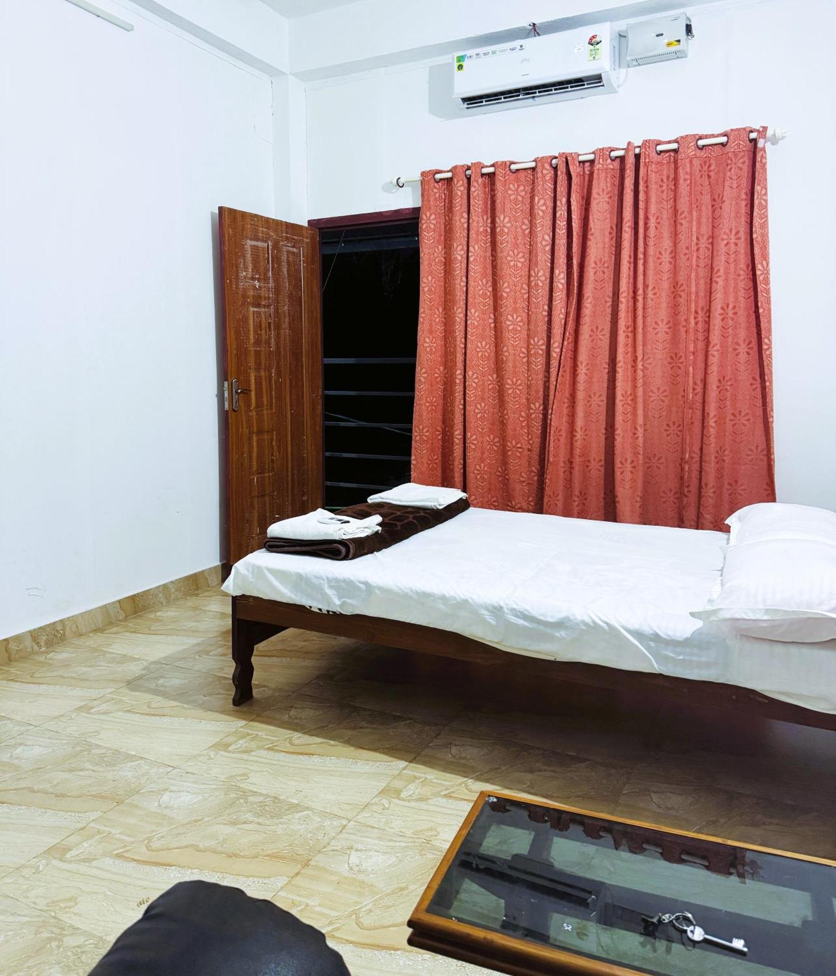 Vcs Apartments Parassinikadavu Parassinikkadavu Extérieur photo
