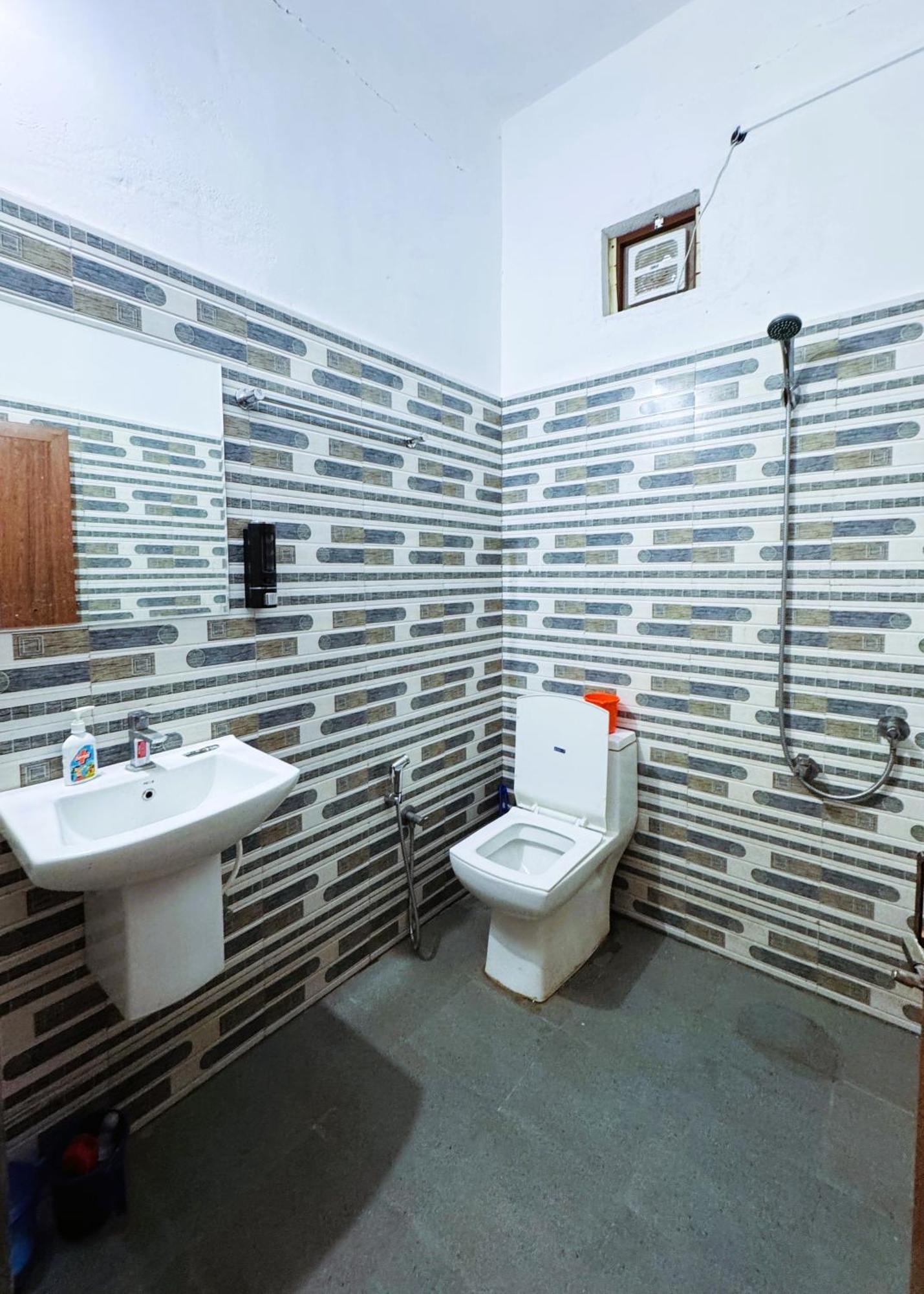 Vcs Apartments Parassinikadavu Parassinikkadavu Extérieur photo